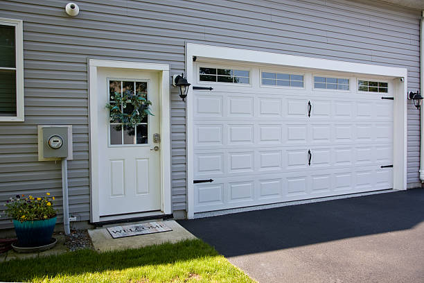24/7 Emergency Garage Door Panel Replacement experts in Cozad, NE